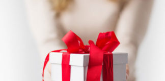 Faire plaisir à vos salariés en fin d'année avec les titres cadeaux !